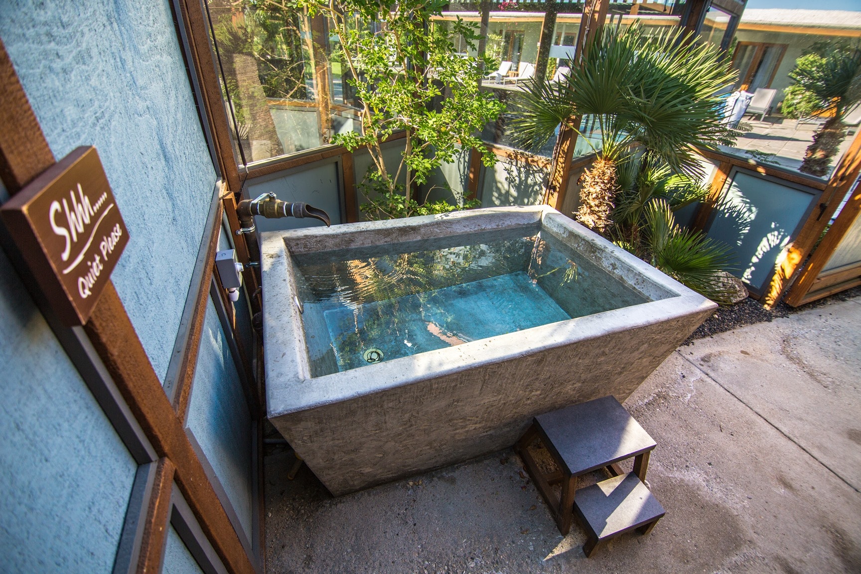 outdoor tub